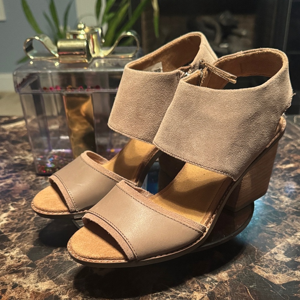 “SOLD” TOMS Women Majorca Taupe Cut Out Ankle Cuff Heeled Sandals - Size 8.5 - Picture 2 of 10